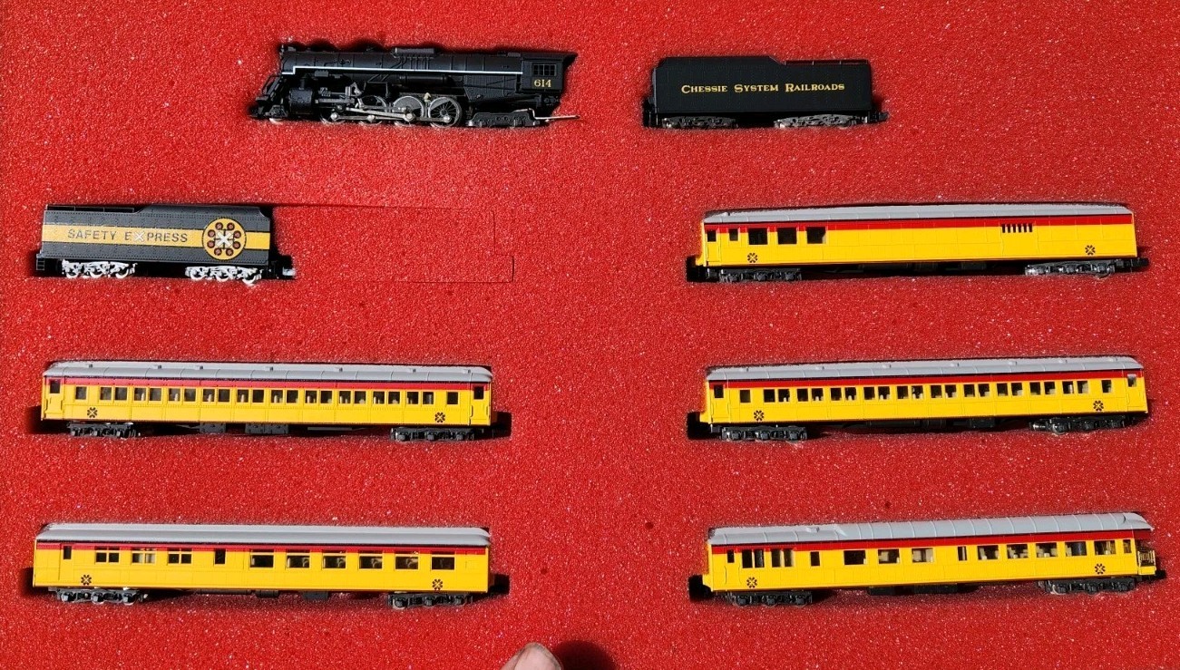 Con-Cor N Scale Chessie Safety Express Limited Edition Passenger Train Set NICE