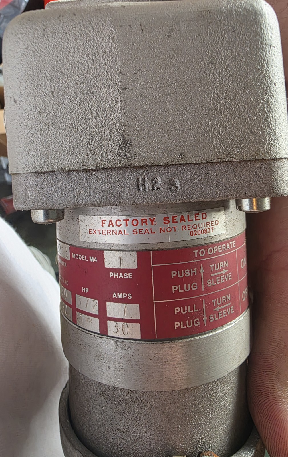 NEW CROUSE HINDS CES2213 EXPLOSION PROOF RECEPTACLE 1 PH 60 HZ 240/480 VAC 30/7A