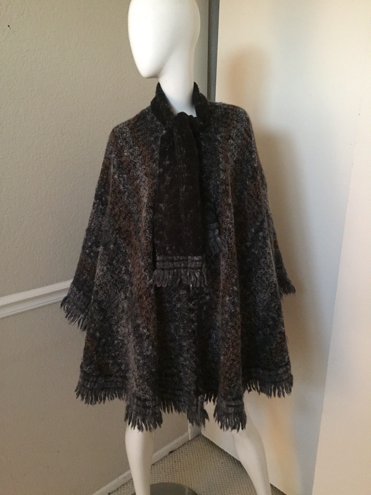 Oscar de la Renta Accessory Street VINTAGE Wool Black/Gray Tied Neck Cape O/S