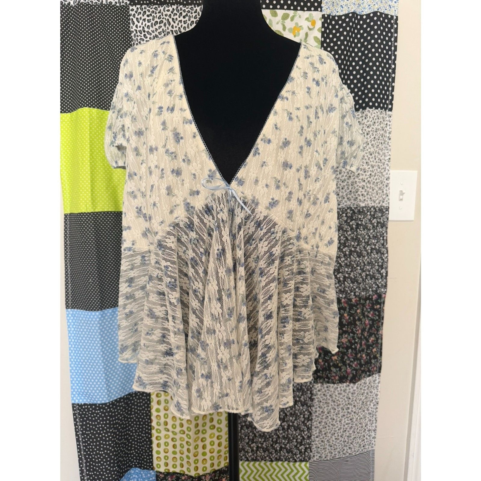 #102 - NWT Torrid x Lovesick Babydoll Top - Size 3 - White & Blue Floral lace
