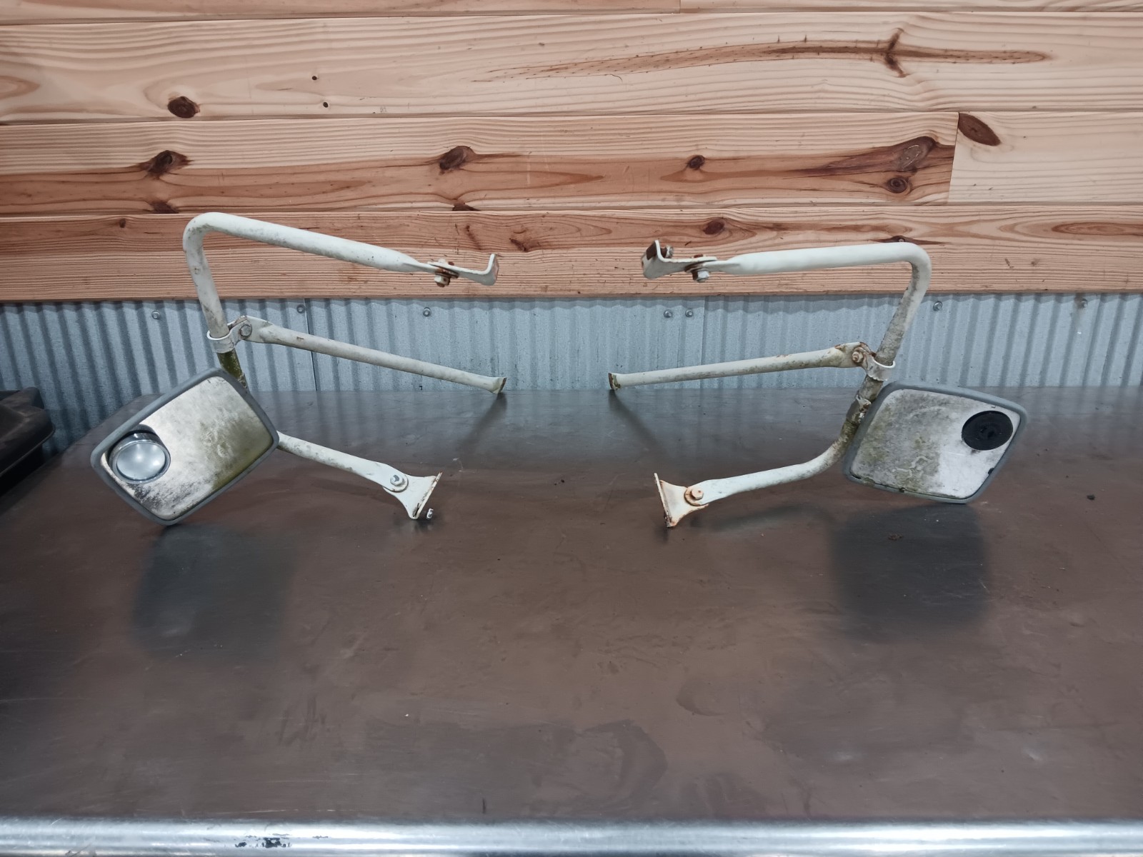 73-78 toyota pick up hilux OEM door tow mirrors need repair 73-78 toyota pick up hilux OEM door tow mirrors need repair
