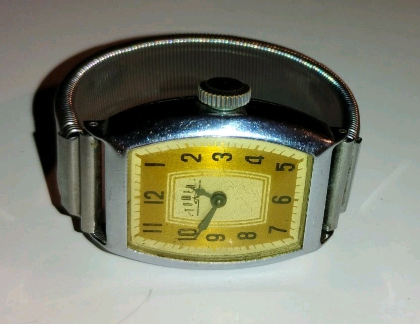 Vintage 1940\'s TOWER S Steel Unisex wind Up Wrist watch W/ Original Band. Rare