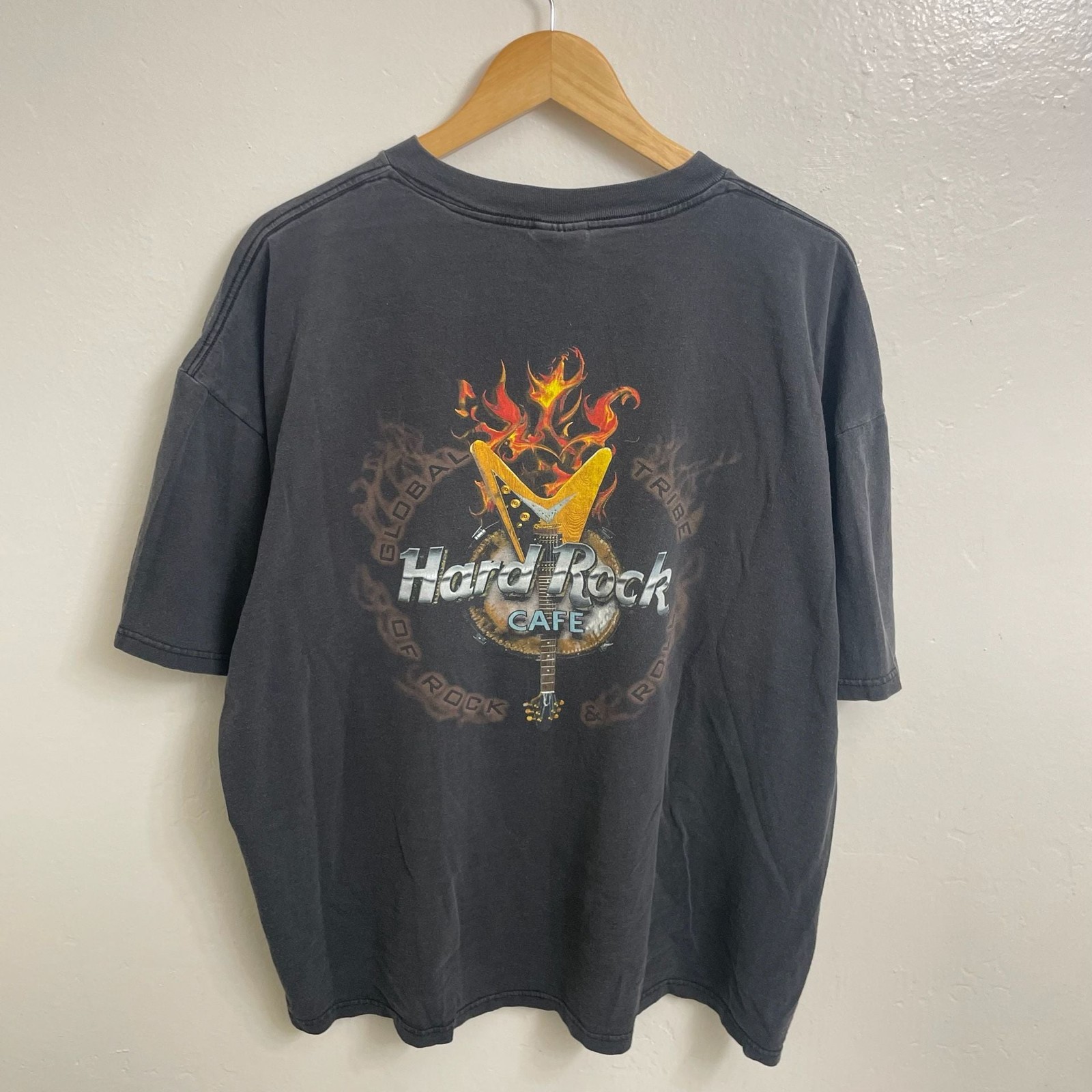 Vintage 1998 Hard Rock Cafe Graphic Hawaii Honolulu T-Shirt Black Flame Guitar Vintage 1998 Hard Rock Cafe Graphic Hawaii Honolulu T-Shirt Black Flame Guitar