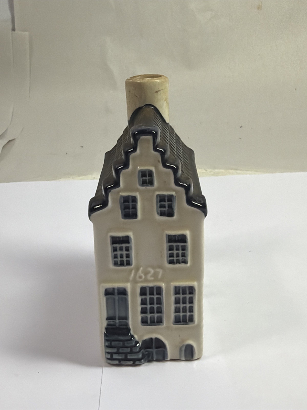 KLM Bols Blue Delft House #2 Empty Bottle KLM Bols Blue Delft House #2 Empty Bottle