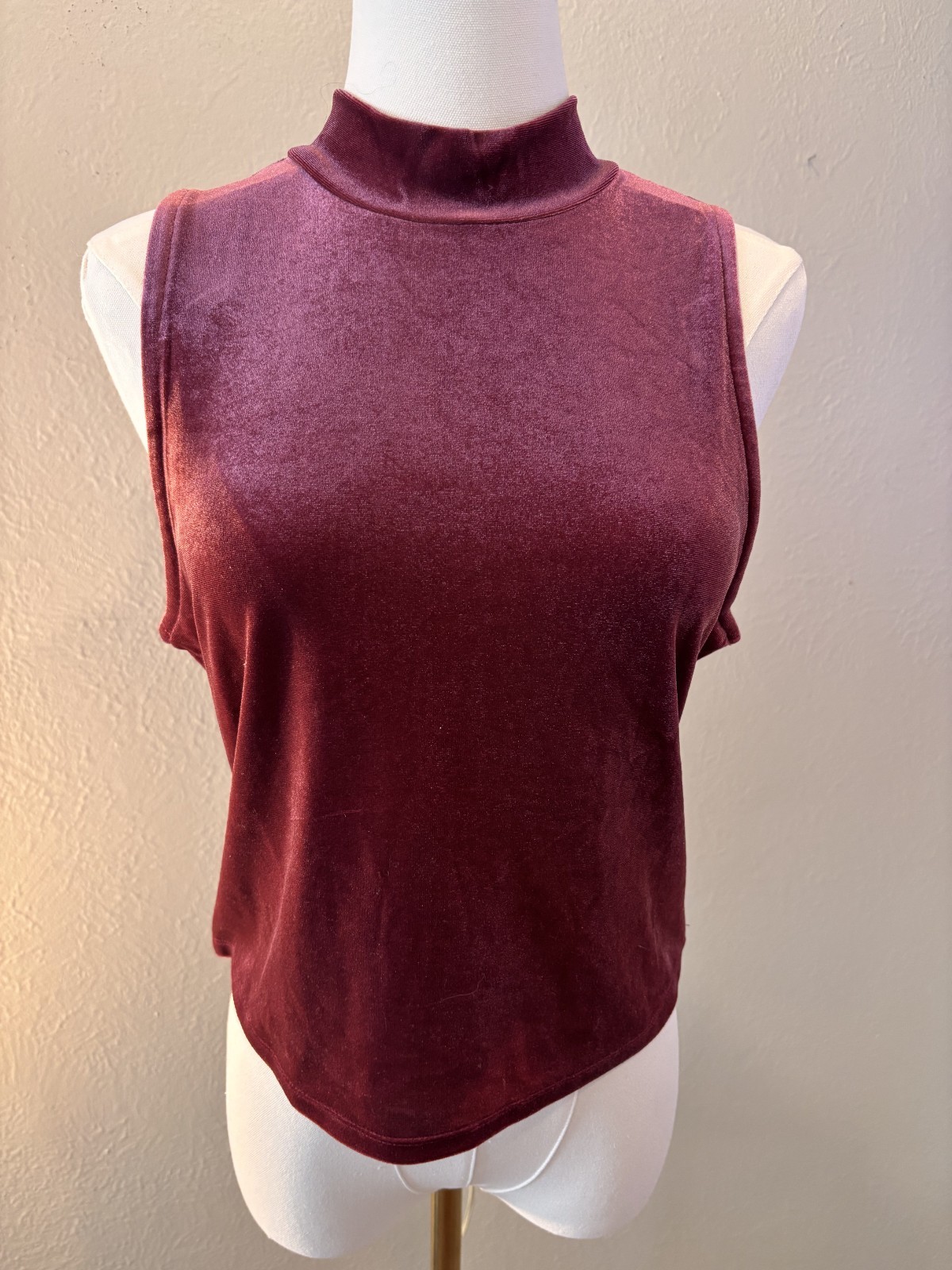 Pink Rose Burgundy Mock Neck Sleeveless Top Size L Pink Rose Burgundy Mock Neck Sleeveless Top Size L