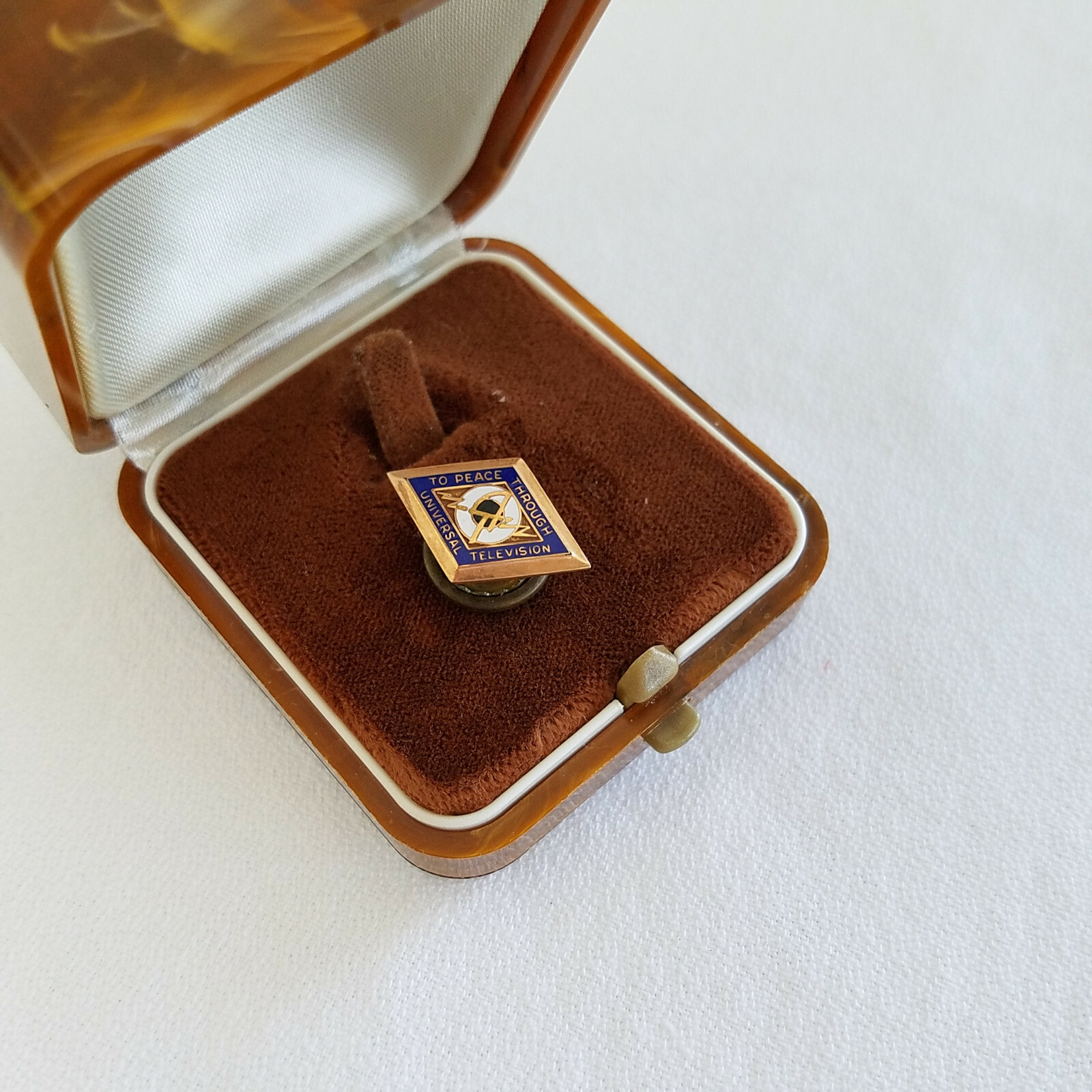 Rare Vint. Universal Television 10k G/F Enamel Peace Pin Design Pollack Chicago
