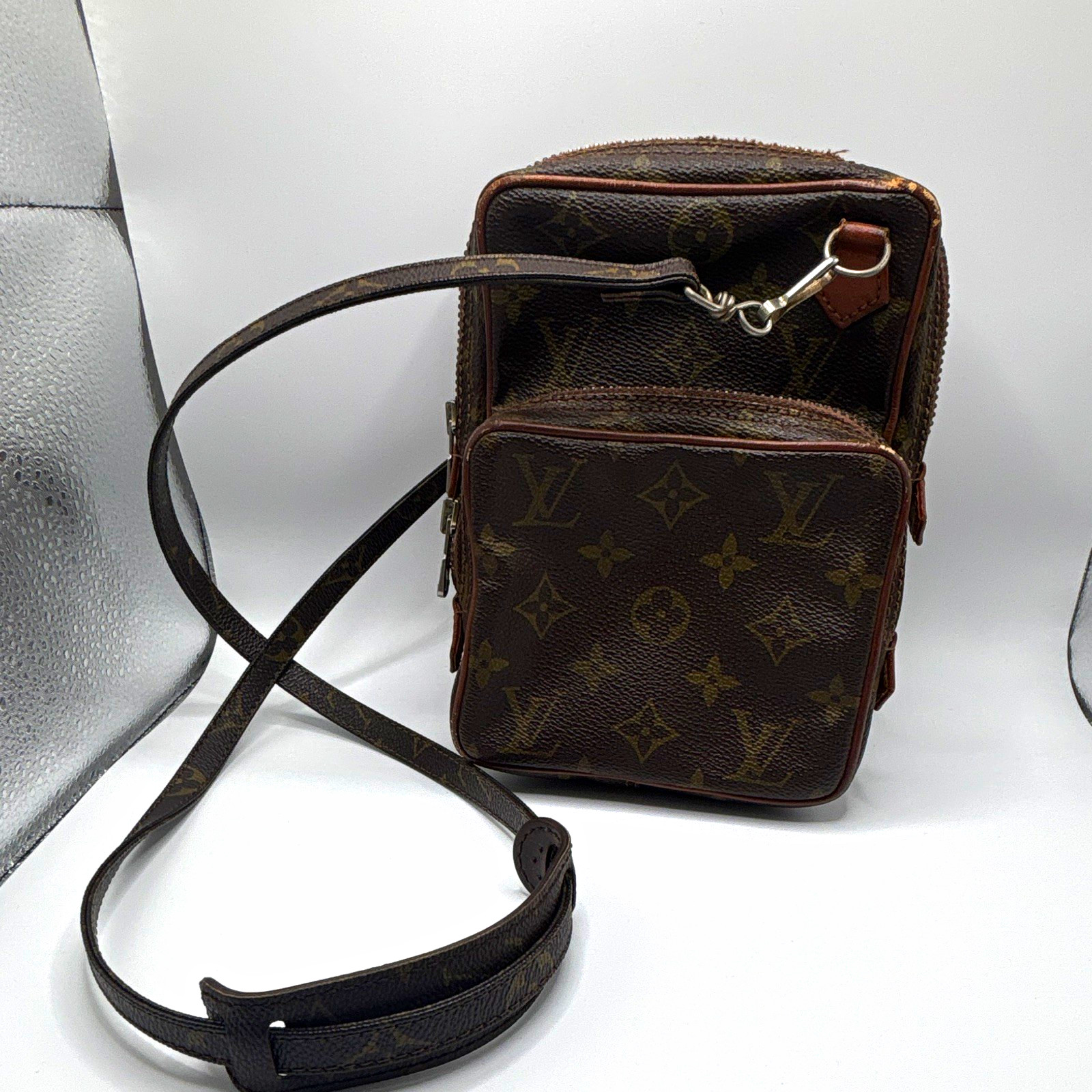Louis Vuitton Monogram Canvas Crossbody Bag Entrupy Authenticated Vintage Louis Vuitton Monogram Canvas Crossbody Bag Entrupy Authenticated Vintage