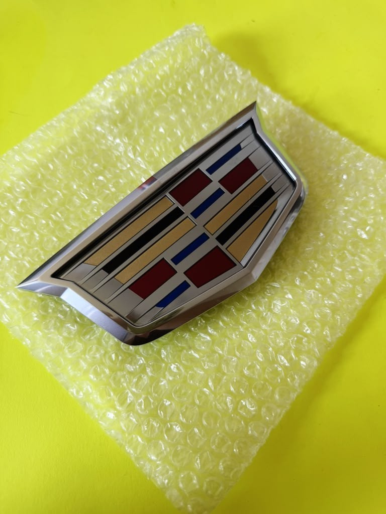 20 26 CADILLAC CT4 FRONT GRILLE EMBLEM 84552 88300