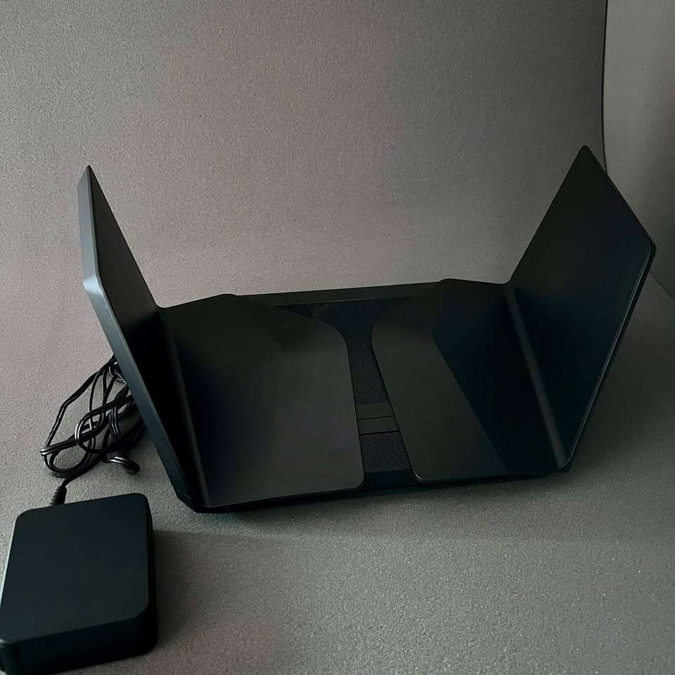 NETGEAR Nighthawk AX12 Dual-Band 12-Stream Wi-Fi 6 Router NETGEAR Nighthawk AX12 Dual-Band 12-Stream Wi-Fi 6 Router