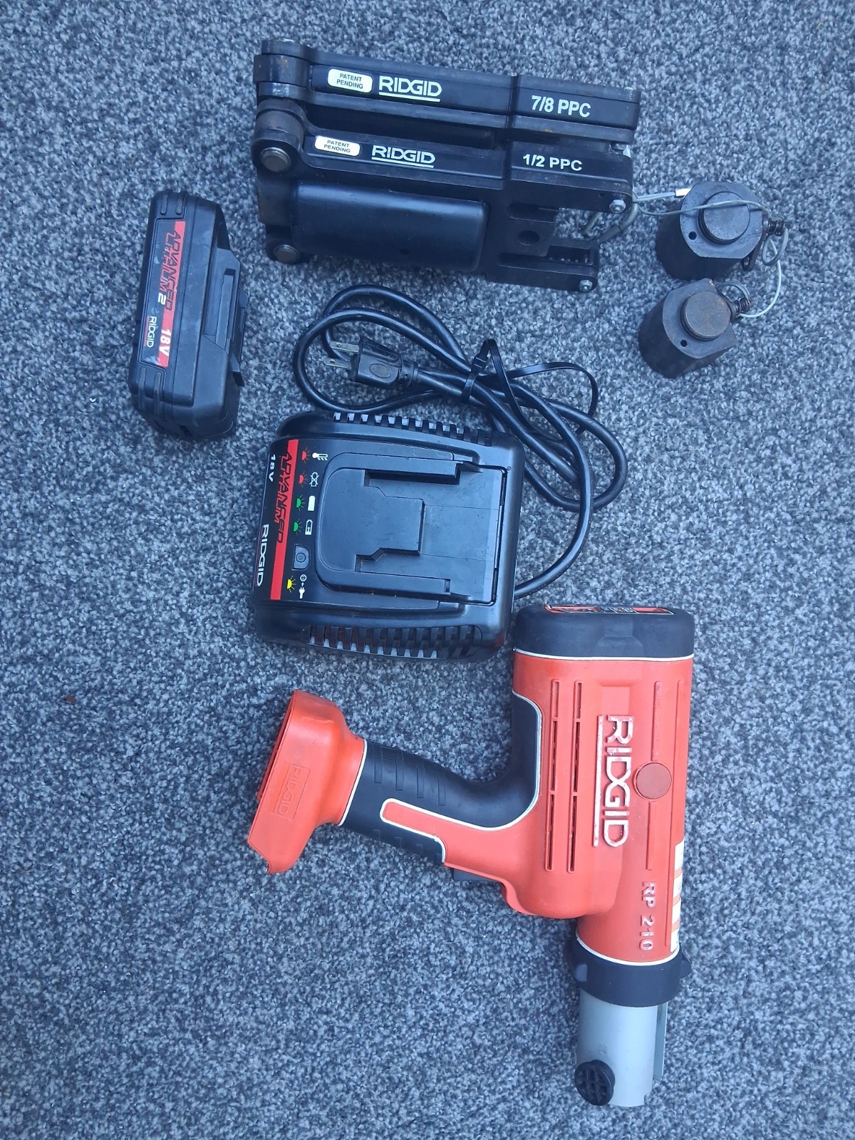 RIDGID RP 210 Copper press frame kit Includes ☆1/2 & 7/8 clamps☆Battery☆ Charger