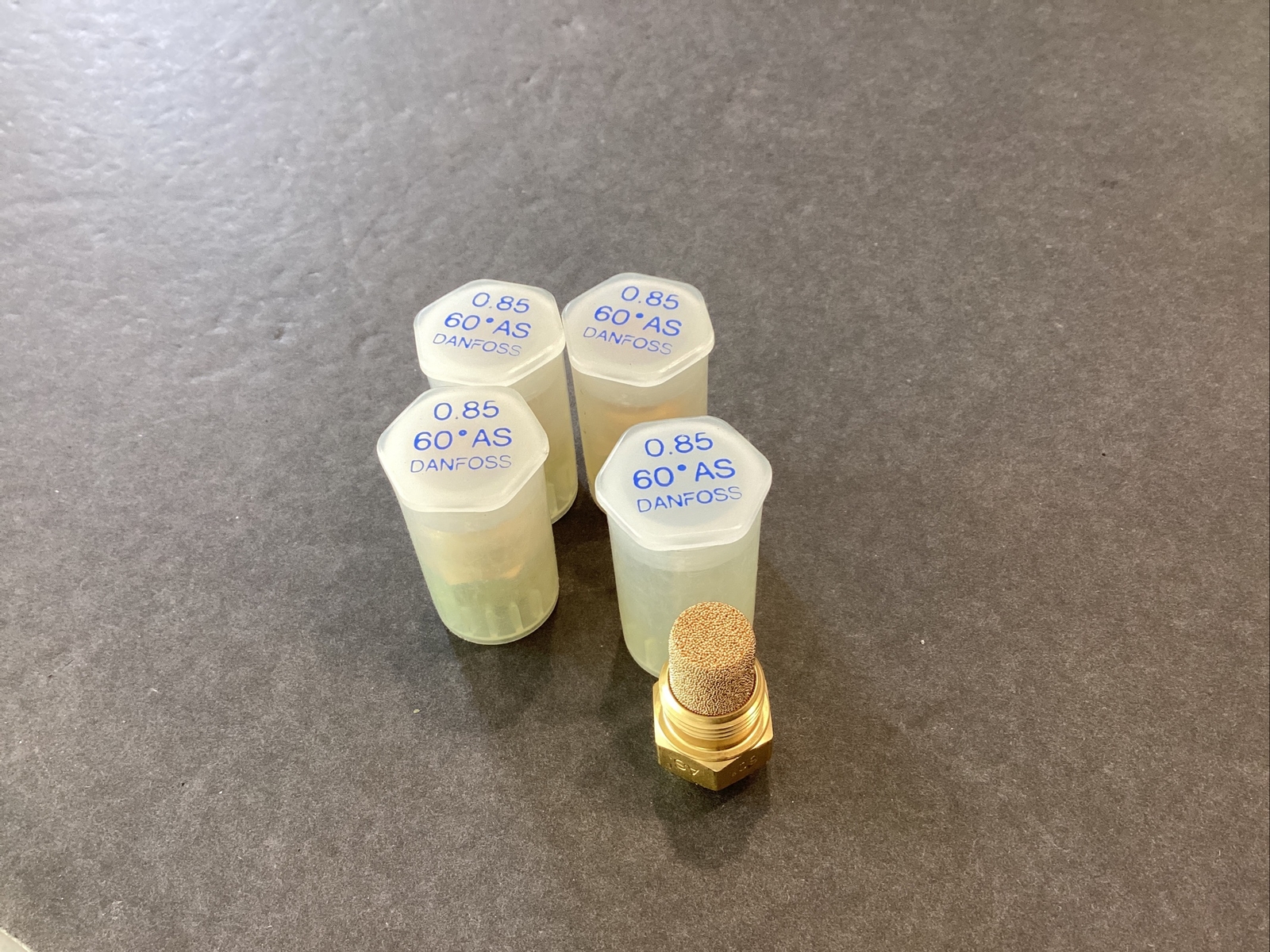NEW DANFOSS Oil Burner Nozzle 0.85  60AS Lot of 4 030F6518 
