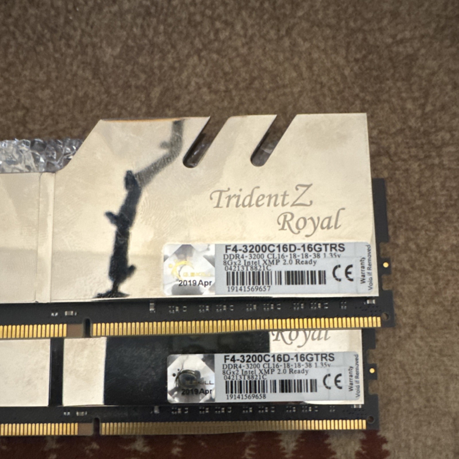 G.SKILL Trident Z Royal DDR4-3200 16GB (2x8GB) DIMM RAM F4-3200C16D-16GTRS