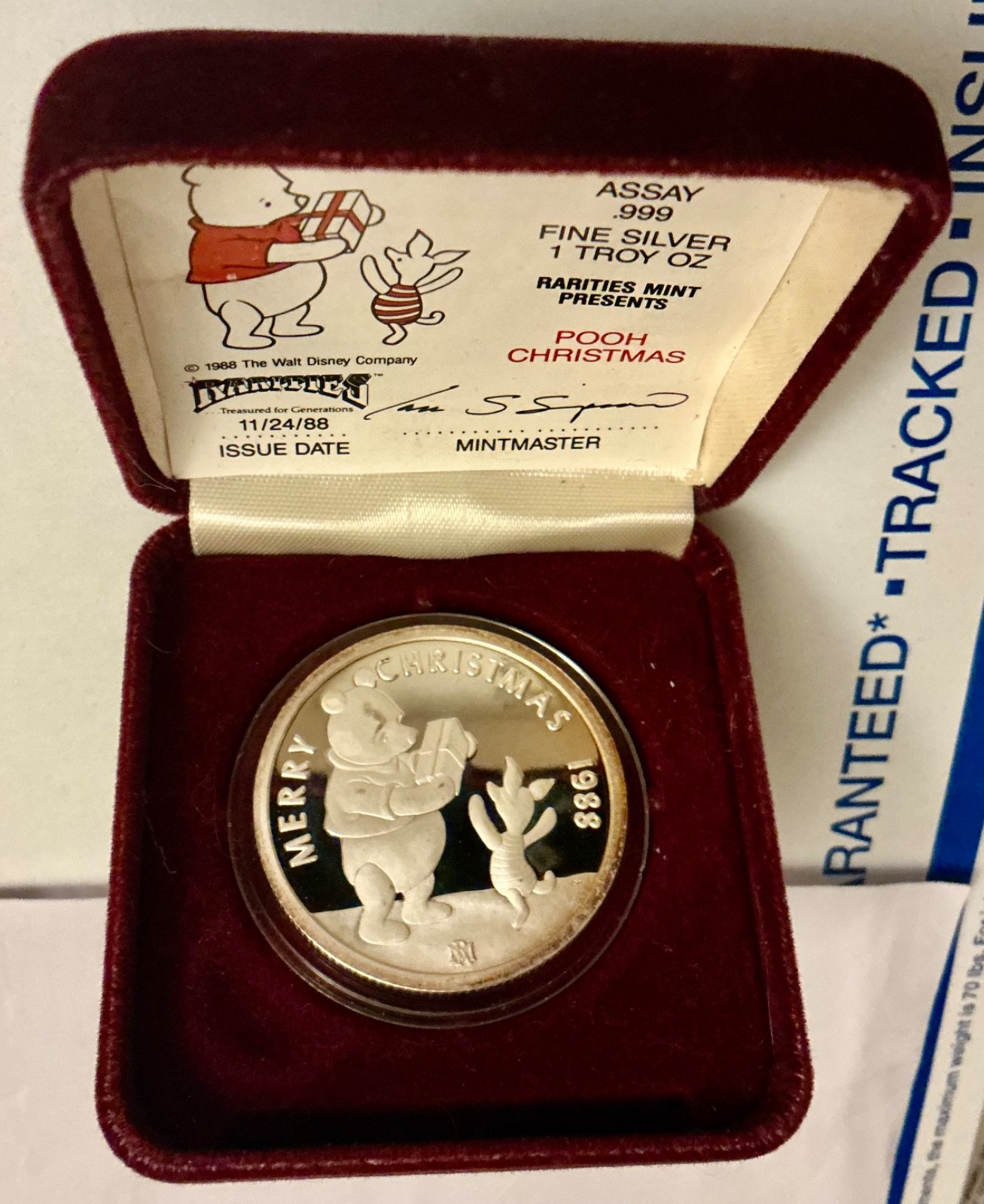 1988 WINNIE THE POOH - MERRY CHRISTMAS - 1 OZ .999 SILVER - RARITIES MINT - BOX 1988 WINNIE THE POOH - MERRY CHRISTMAS - 1 OZ .999 SILVER - RARITIES MINT - BOX