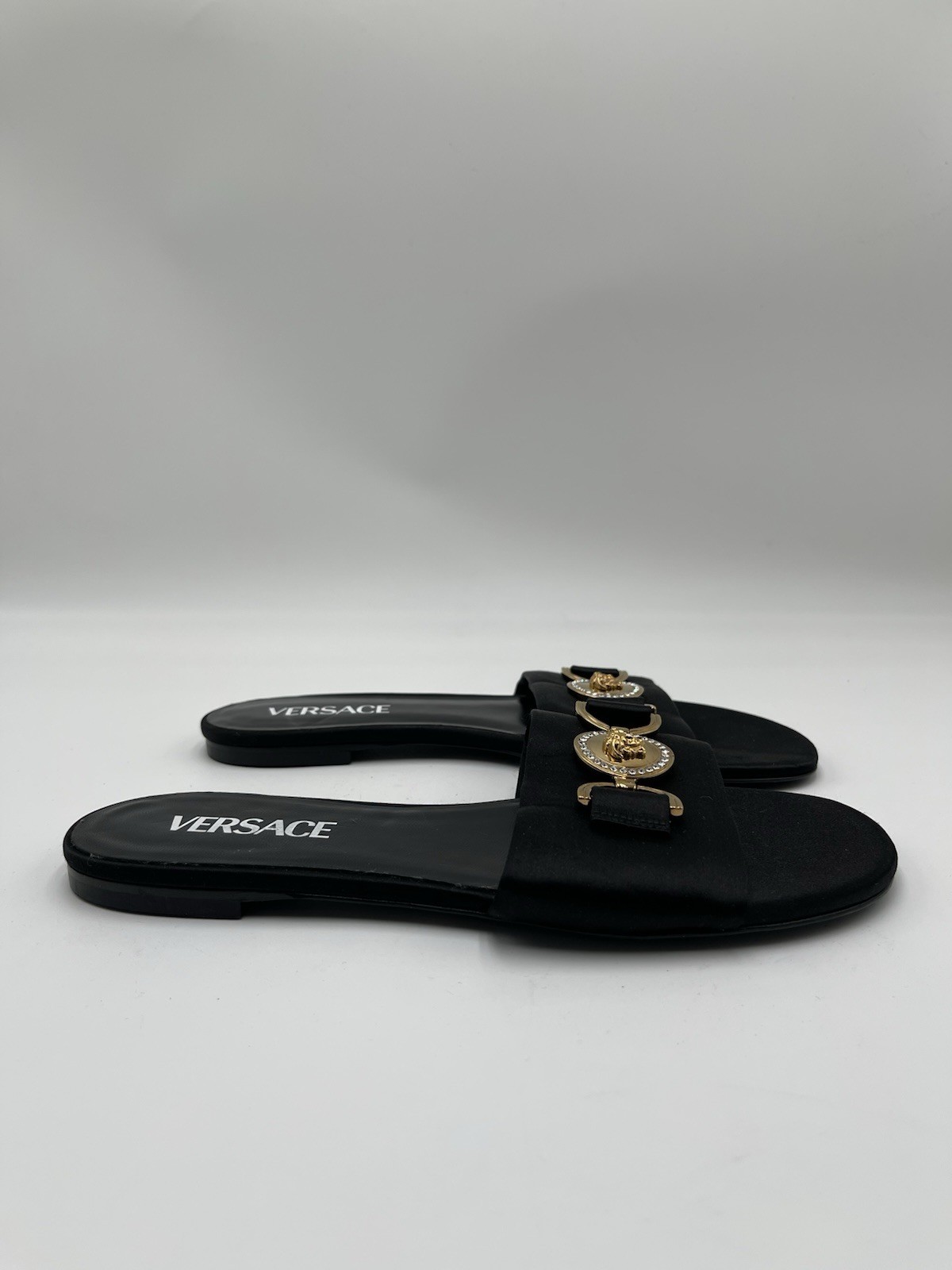 Women’s Versace Medusa \'95 flat sandals with gold-tone hardware Size 37 Women’s Versace Medusa \'95 flat sandals with gold-tone hardware Size 37