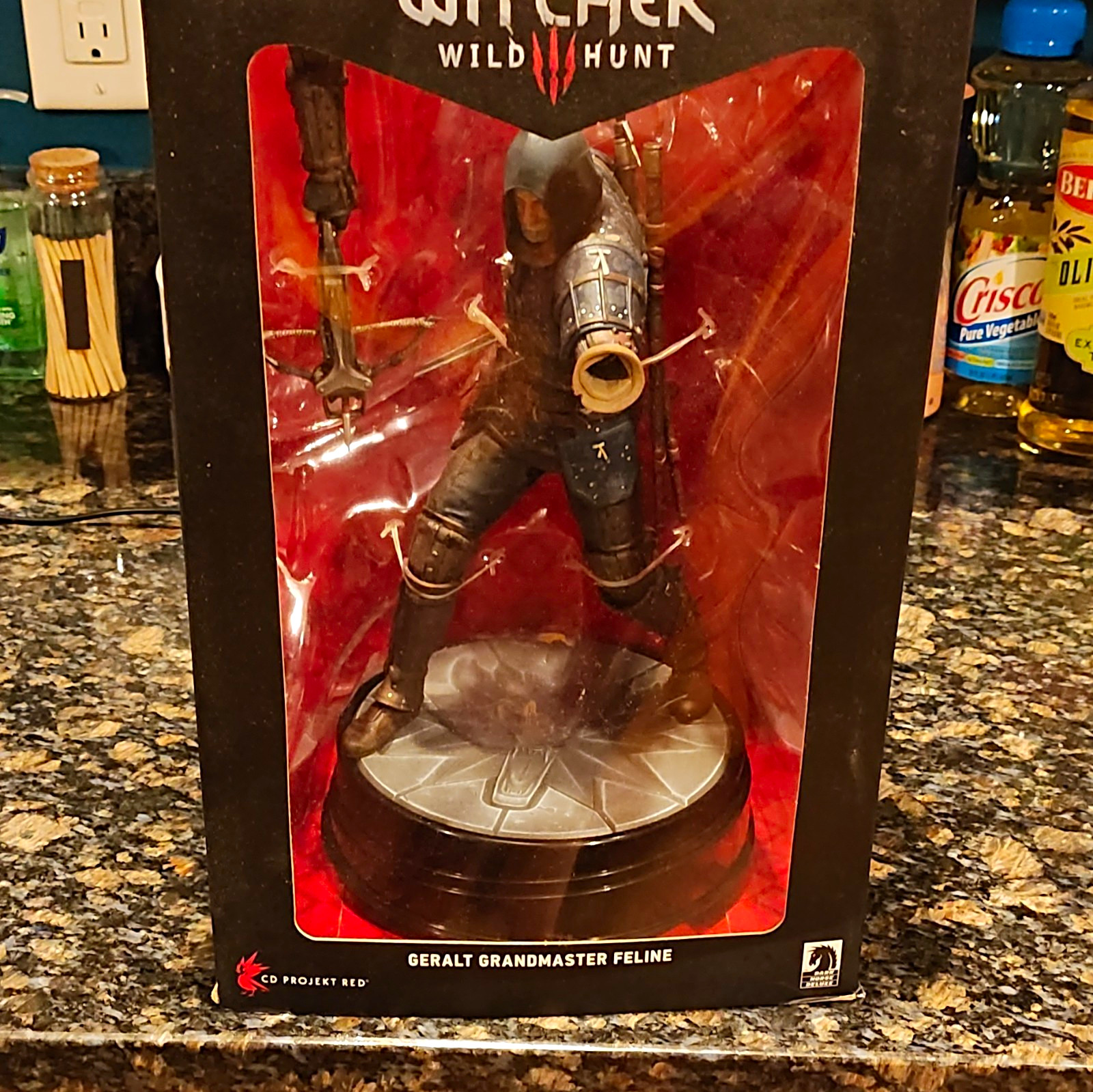 Dark Horse Deluxe The Witcher Geralt Grandmaster Feline Figure Sword/Crossbow Dark Horse Deluxe The Witcher Geralt Grandmaster Feline Figure Sword/Crossbow