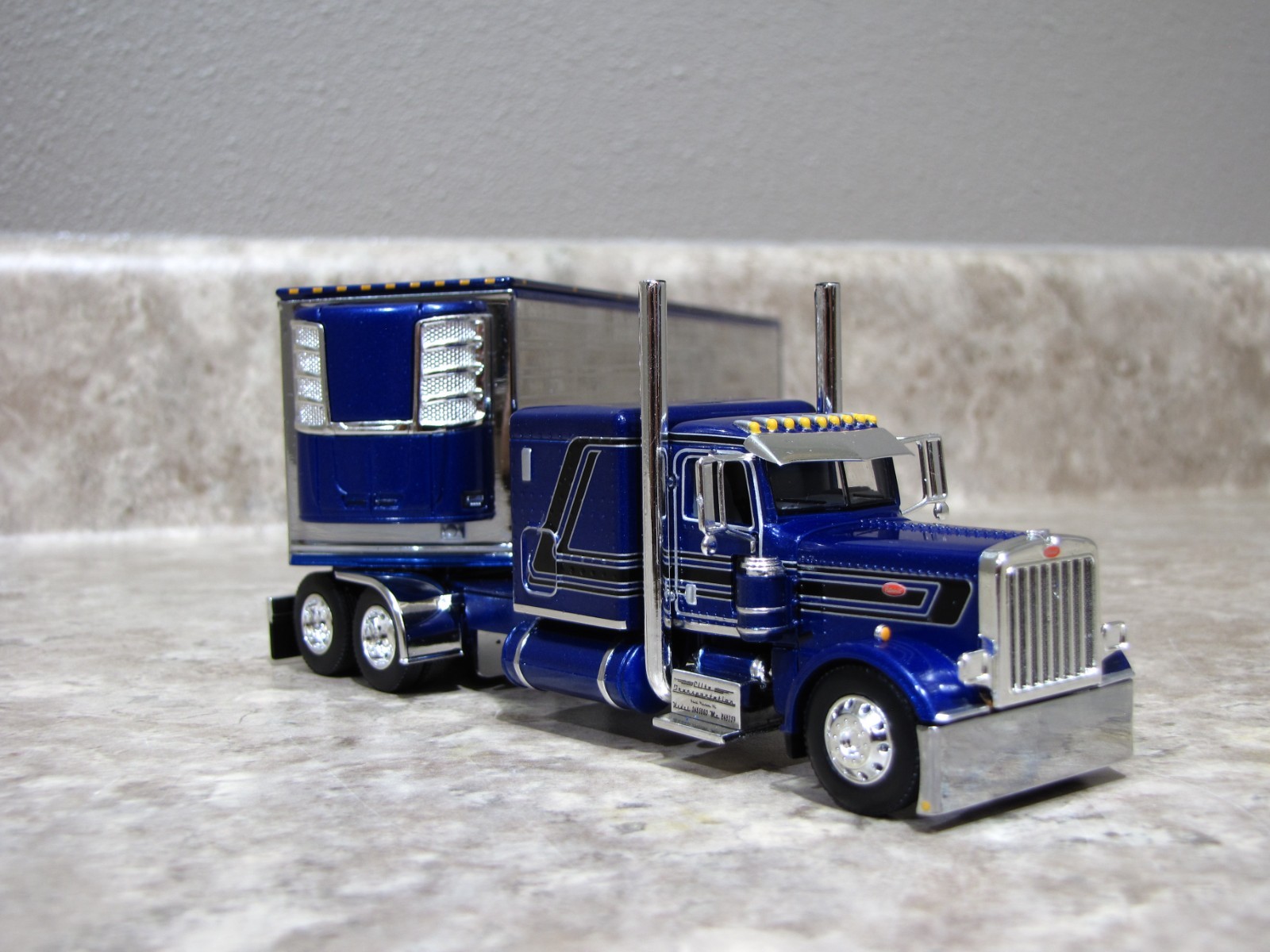 DCP 1/64 Elite Money Blue Peterbilt 389 Utility Refrigerated Trailer 60-2302