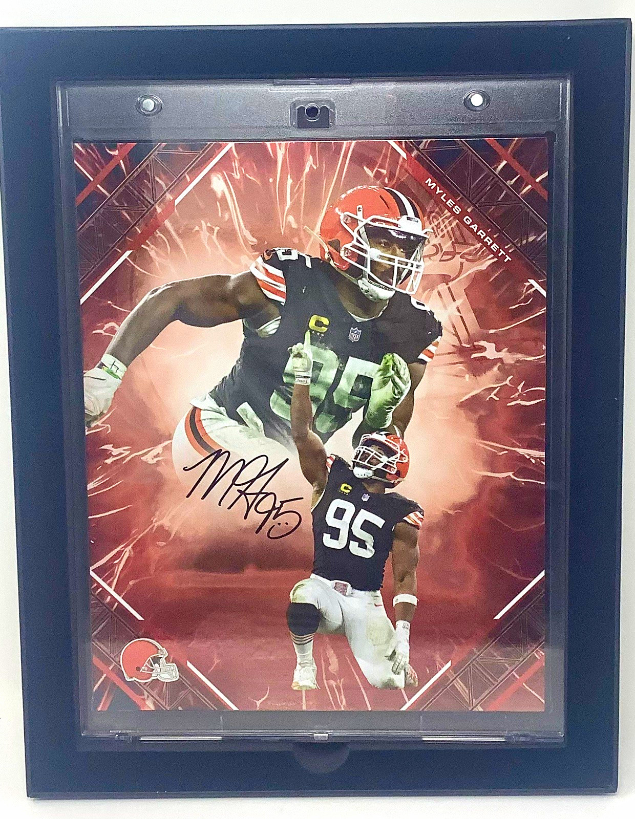 2025 Fanatics Under Wraps Emanate Myles Garrett 8x10 Autographed Rare #4/5 2025 Fanatics Under Wraps Emanate Myles Garrett 8x10 Autographed Rare #4/5