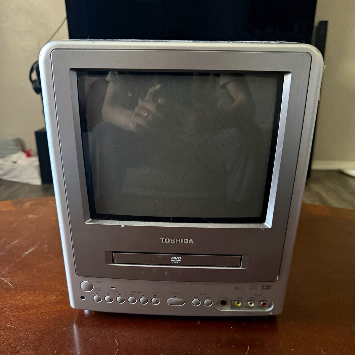 Working Toshiba MD9DP1 CRT TV Television DVD Combo Built-In DVD Player Gray Working Toshiba MD9DP1 CRT TV Television DVD Combo Built-In DVD Player Gray