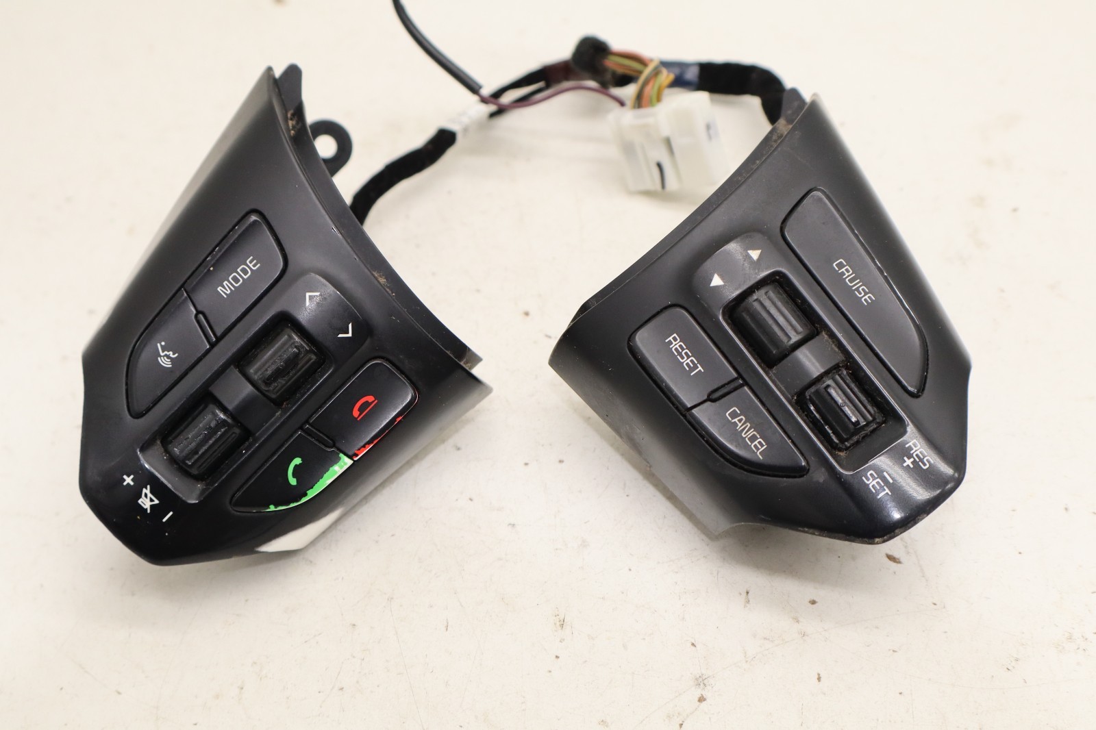 2015-2020 KIA SEDONA STEERING  WHEEL CRUISE CONTROL SWITCH OEM