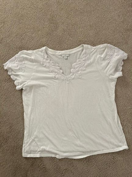 Womens J Jill White t-shirt with embroid v neck and sleeves XL Cot/tencel/modal
