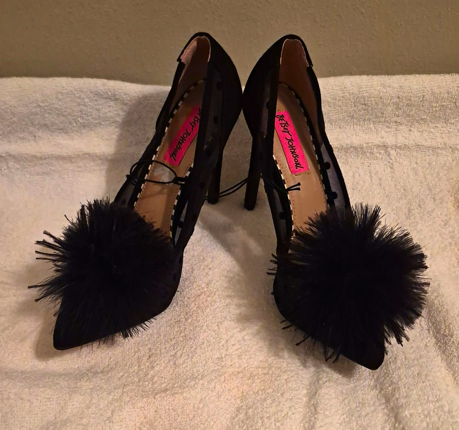 Betsey Johnson Black Polka Dot Mesh Pom Pom Pump Heels Pointed Toe Slip On US 7 Betsey Johnson Black Polka Dot Mesh Pom Pom Pump Heels Pointed Toe Slip On US 7