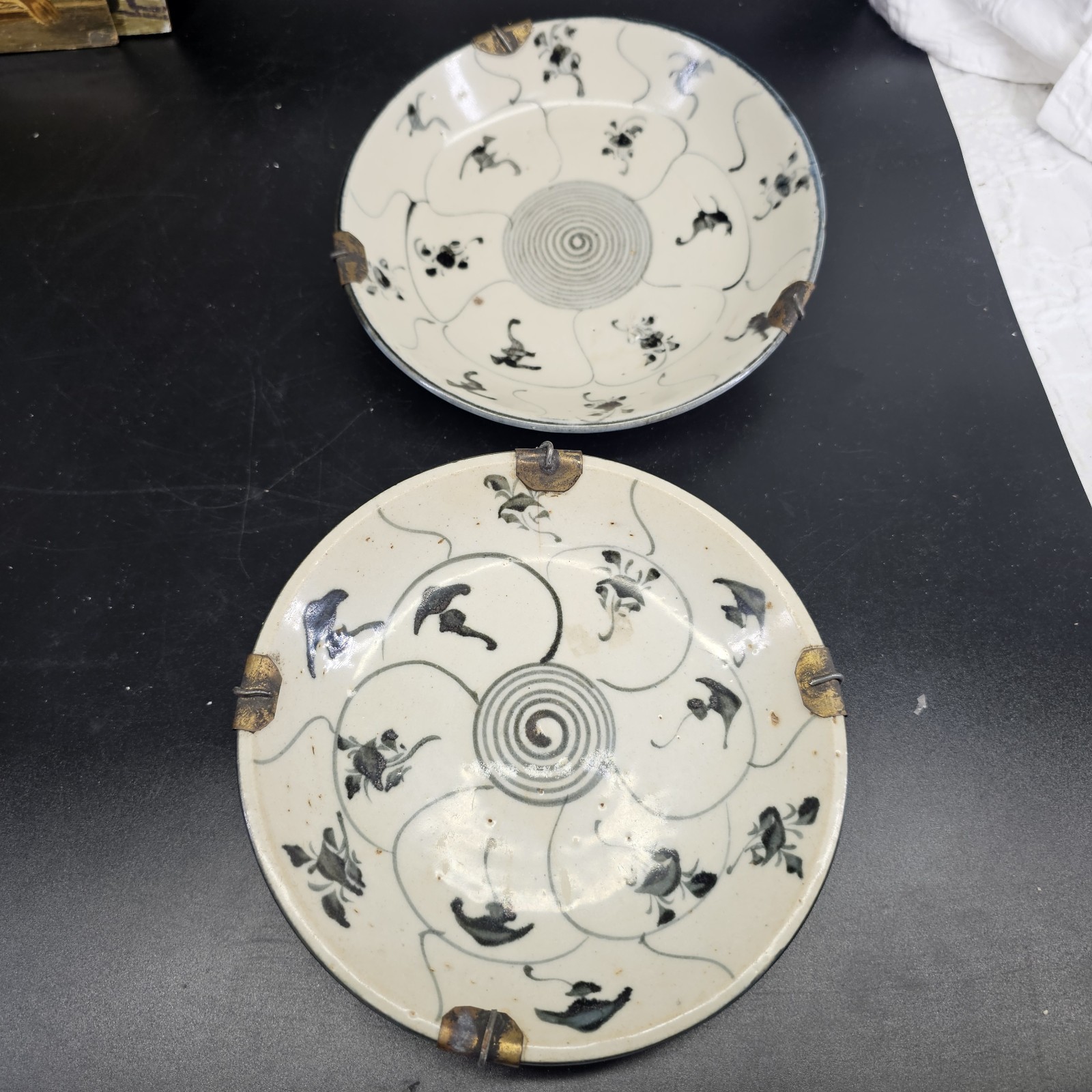 A Set of Old Chinese Antique 17thC Ming B/W Lingzhi Plates Wall Hanging
