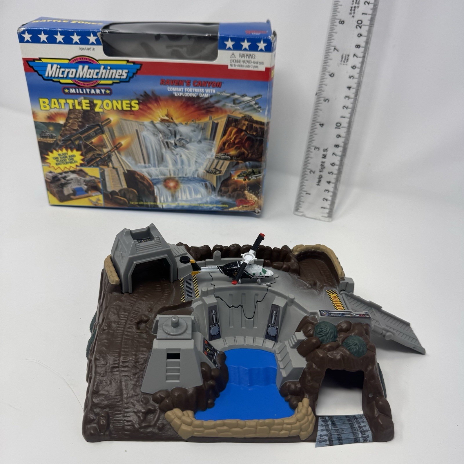 VTG 1997 Galoob Micro Machines Military Battle Zones Raven's Canyon Playset READ