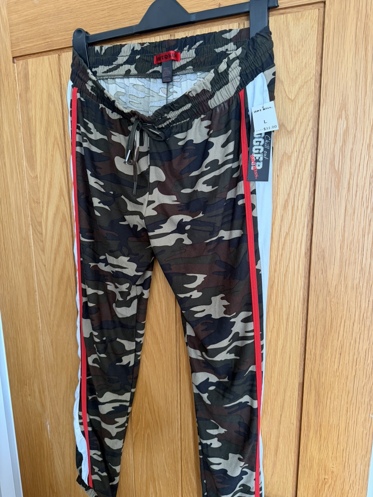 Women\'s Hot Kiss Pull On Camo Chill Out Jogger Pants Size L NWT