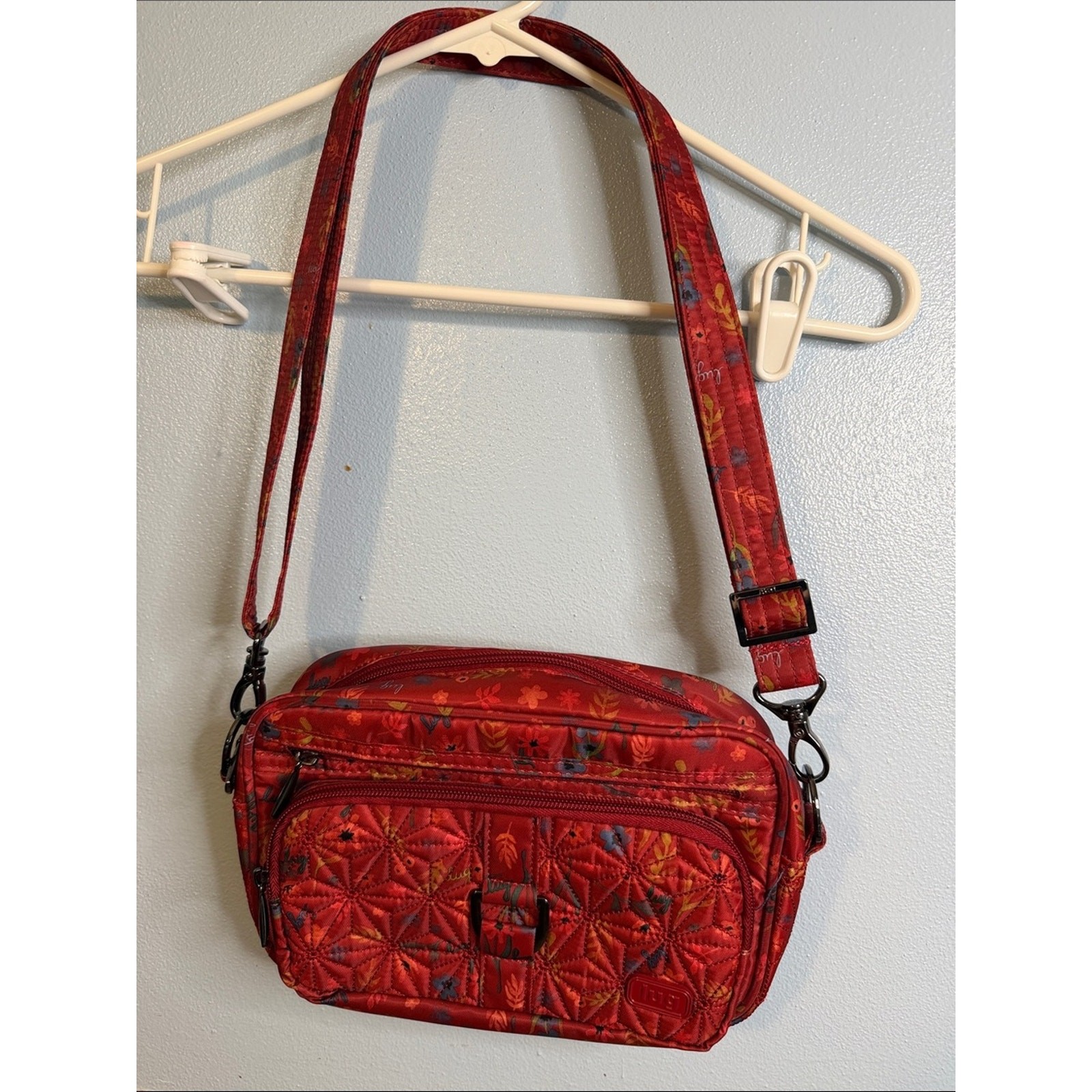 🌸 NWOT Lug Carousel XL Crossbody Belt Bag • Wildflower Red