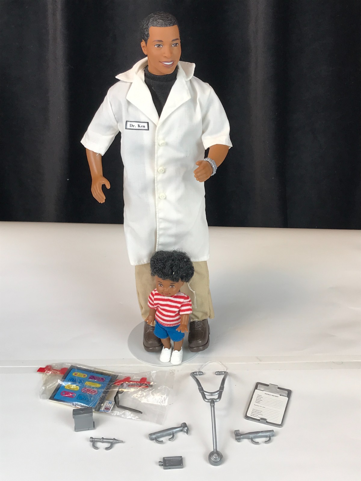 1997 Mattel DOCTOR KEN & TOMMY African American #18899 Complete - NO BOX