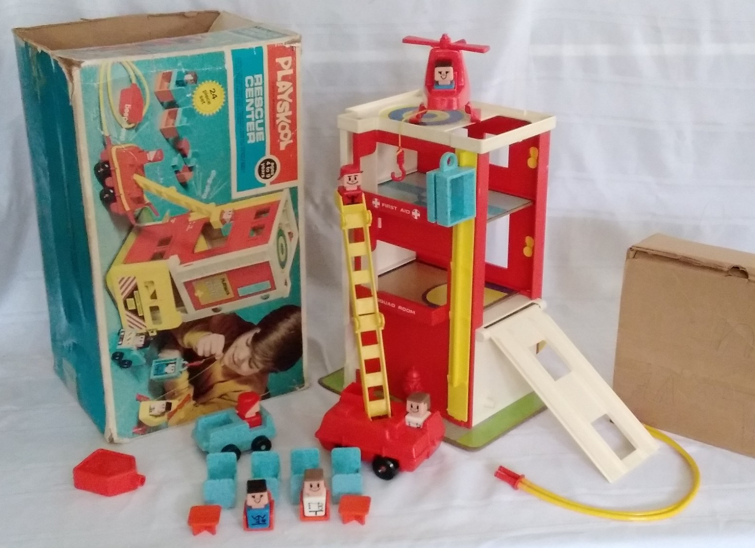 Playskool Vintage Rescue Center with Box COMPLETE  -  FPB027