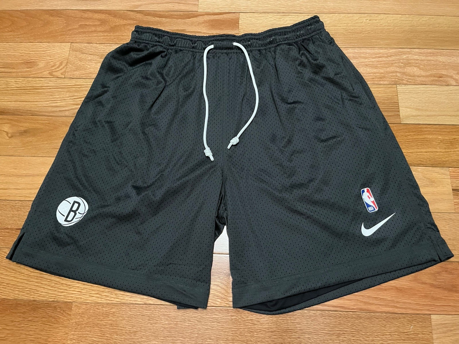 Nike NBA Brooklyn Nets Reversible Team Issue Gray Black Shorts Men\'s Size M NWT