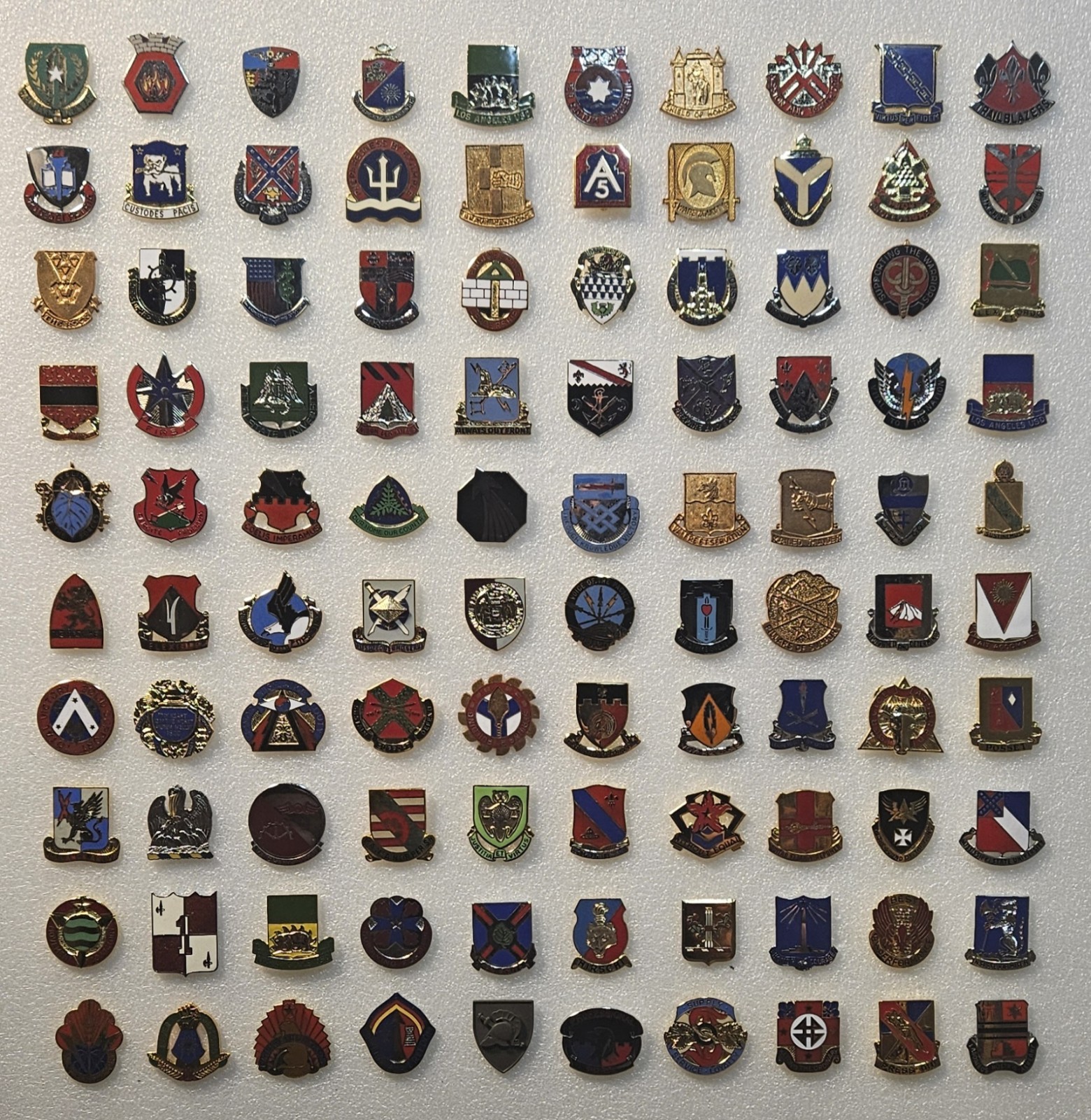 100 Vintage US Army Military Pins Badges Medal DUI Lot Distinguished Unit Lot 2 100 Vintage US Army Military Pins Badges Medal DUI Lot Distinguished Unit Lot 2