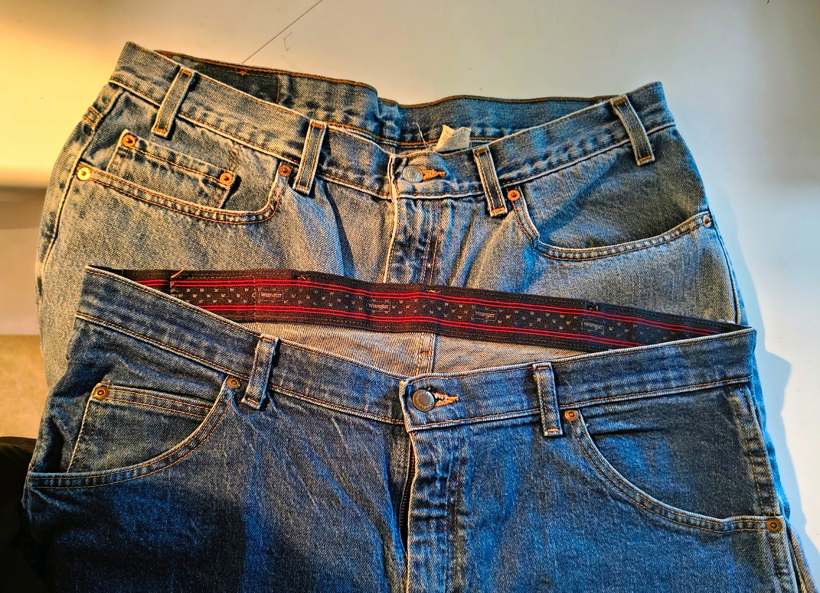 Wrangler And Levi Men\'s Regular RELAXED FIT Blue Denim Jeans Size 38x32 Wrangler And Levi Men\'s Regular RELAXED FIT Blue Denim Jeans Size 38x32