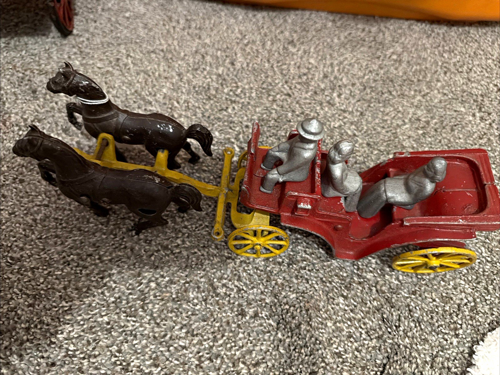 Vintage Cast Iron Horse-Drawn Farm Vehicle Toy Carriage w/ Horses Figures Vintage Cast Iron Horse-Drawn Farm Vehicle Toy Carriage w/ Horses Figures