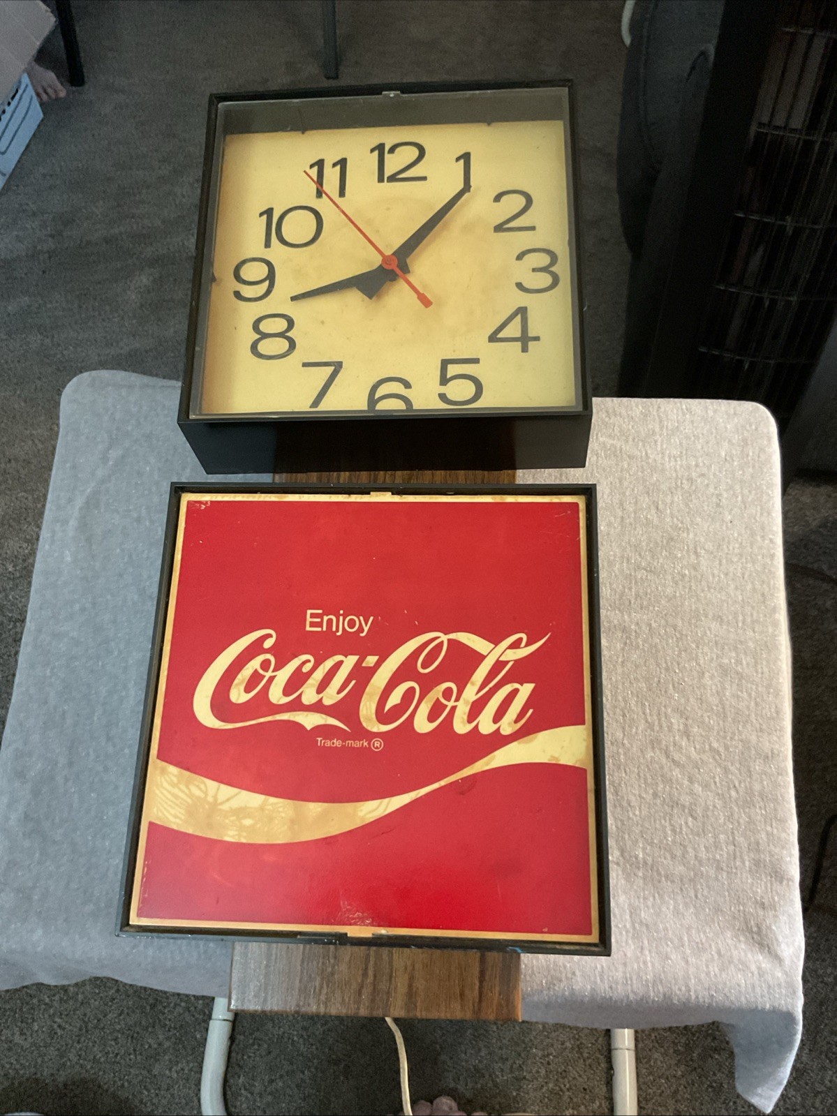 VINTAGE 1977 COCA COLA ELECTRIC WALL CLOCK MODEL G018 WORKS 