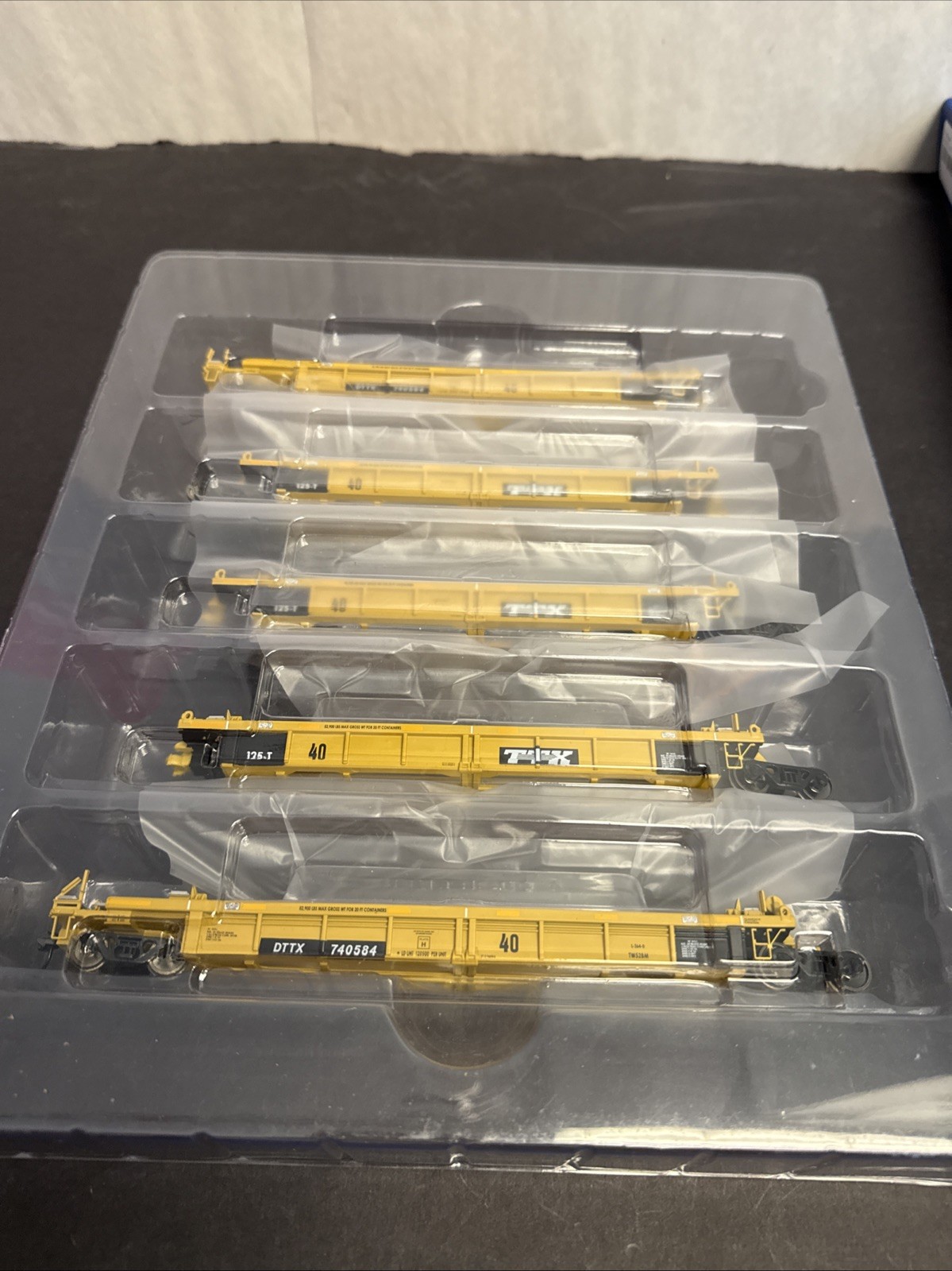 Walthers Mainline HO 910-55645 Thrall 5-Unit Rebuilt 40' Well Car DTTX 740584