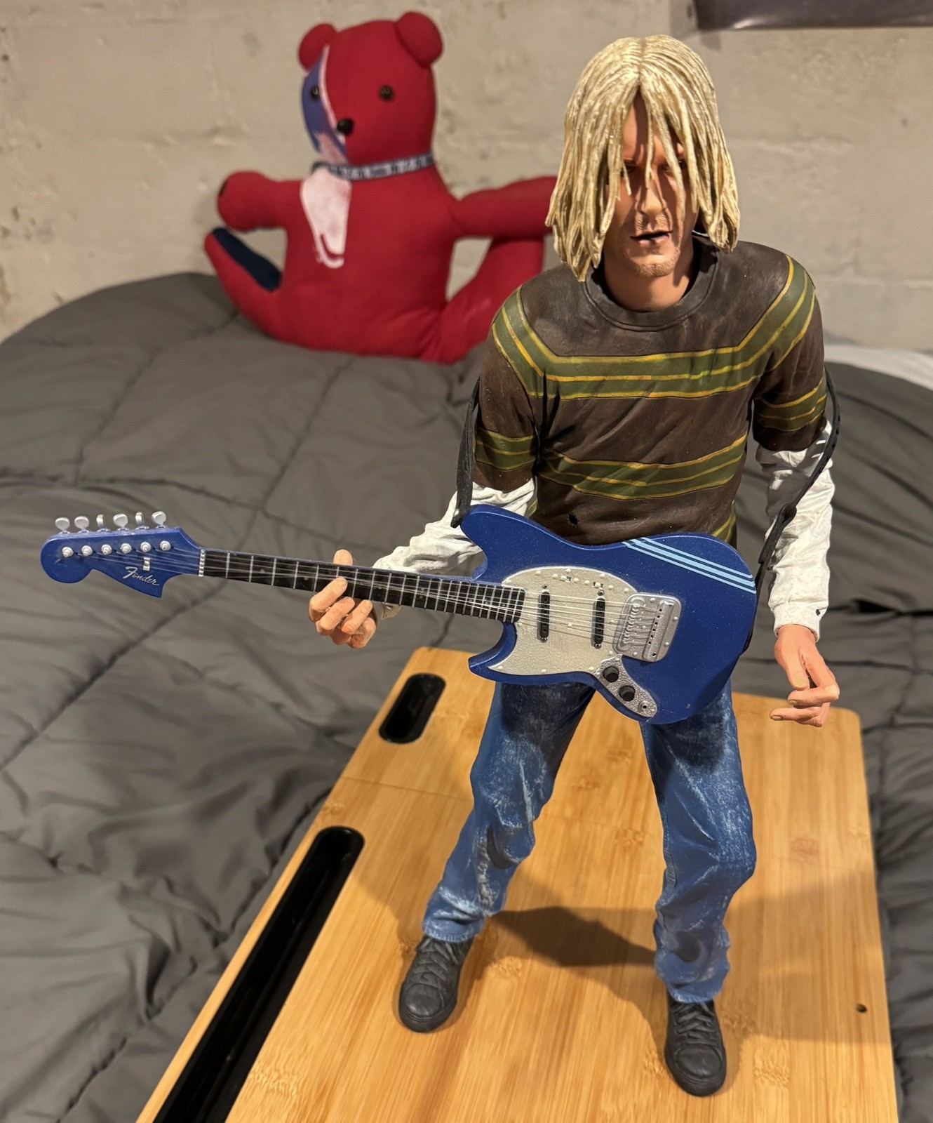 Rare KURT COBAIN 18-INCH NECA FIGURE Still plays 3 Nirvana riffs original box 