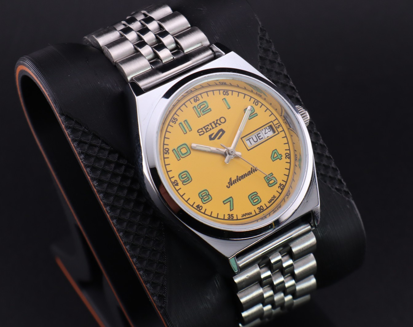 Vintage Seiko 5  Automatic 6309A Men's Wrist Watch, Day / Date- Japan Made