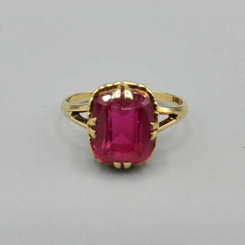 Elegant 18K Gold Ruby Ring Vintage Handmade Vintage style Ruby Ring