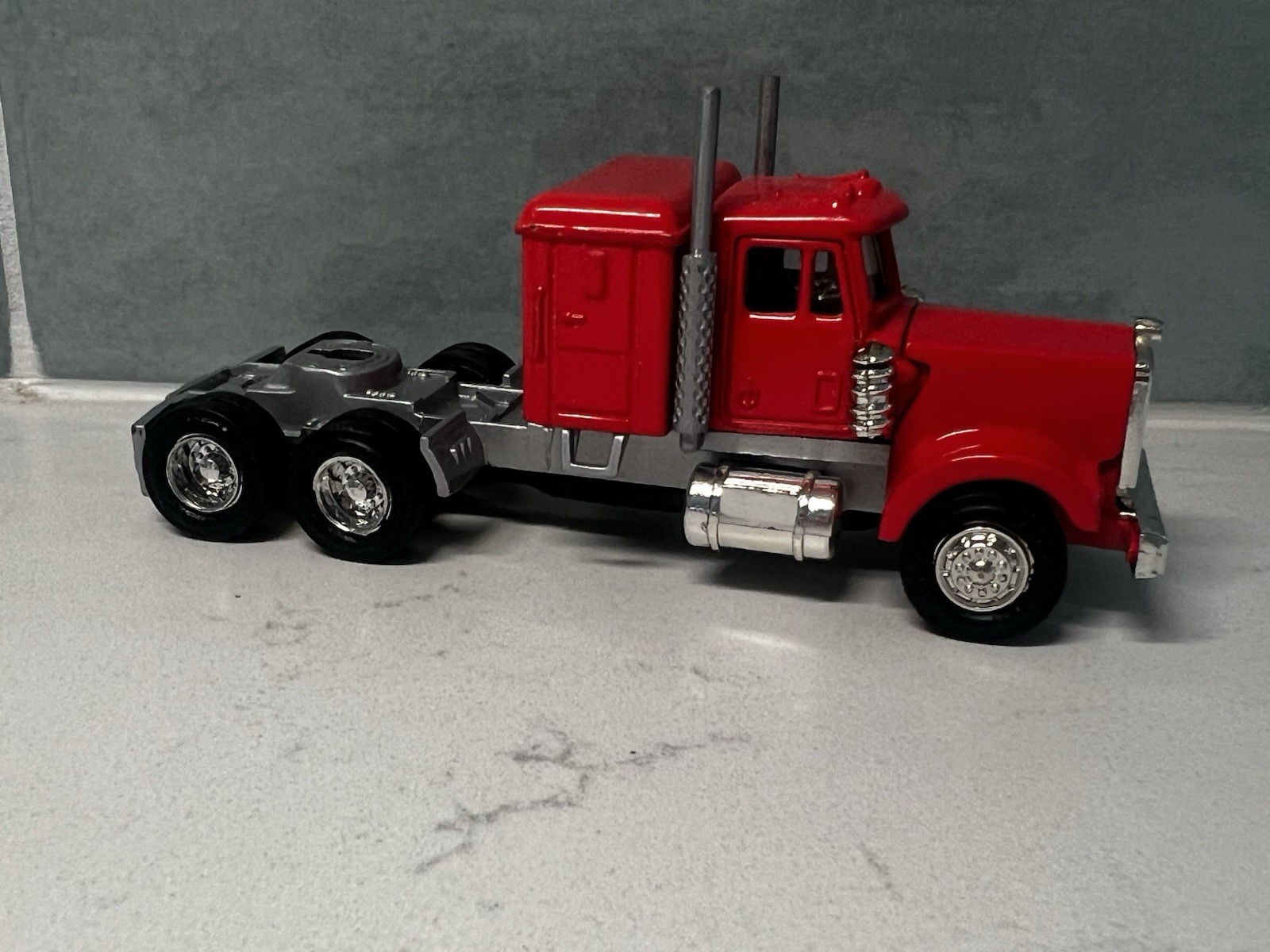 Lionel Train Semi Truck Tractor Cab 1:43 Scale - No Trailer