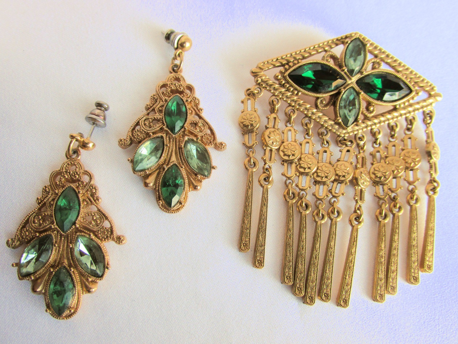 Rare VTG 1928 Shades of Green Rhinestone Tassel Pin Earring Set Gold Plate 1990s