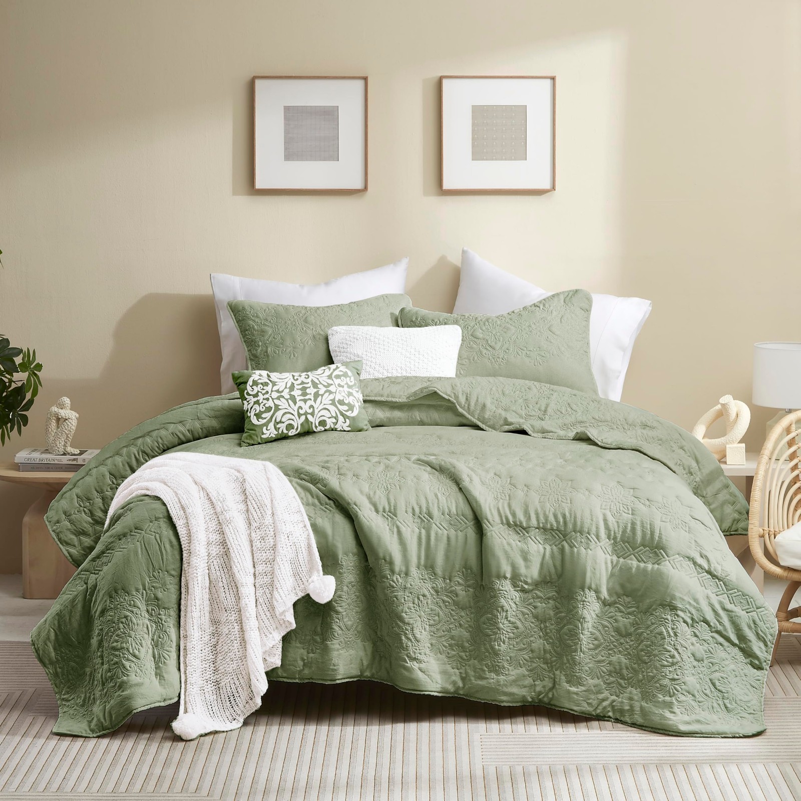 Boho Sage Green King Quilt Set, 3-Piece Lightweight Bedspread & Pillow Shams, Fl