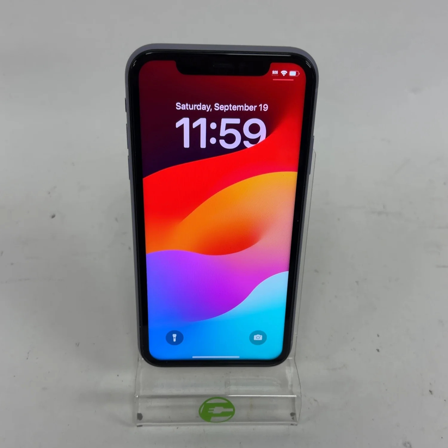 Broken Unlocked Apple iPhone 11 64GB 17.6.1 MWK52LL/A Read