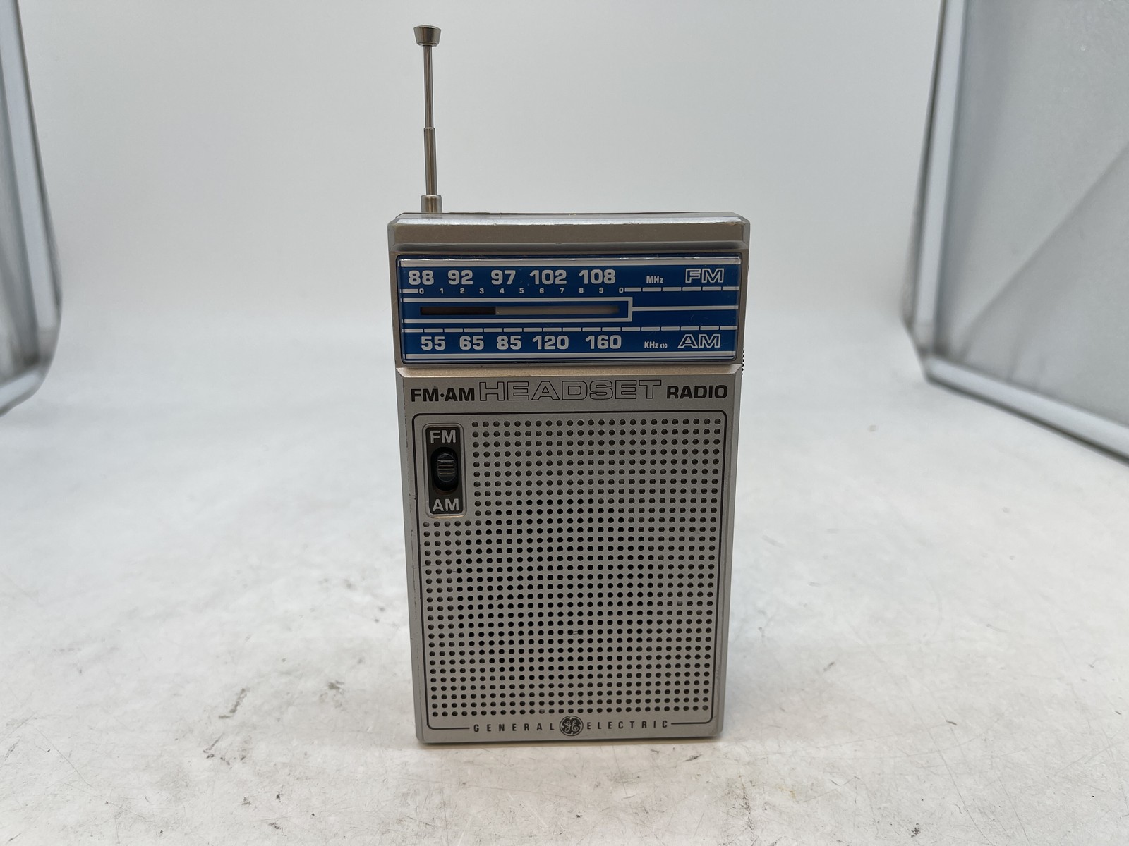 Vintage GE General Electric FM/AM Headset Pocket Radio Model 7-1150B - Free S/H