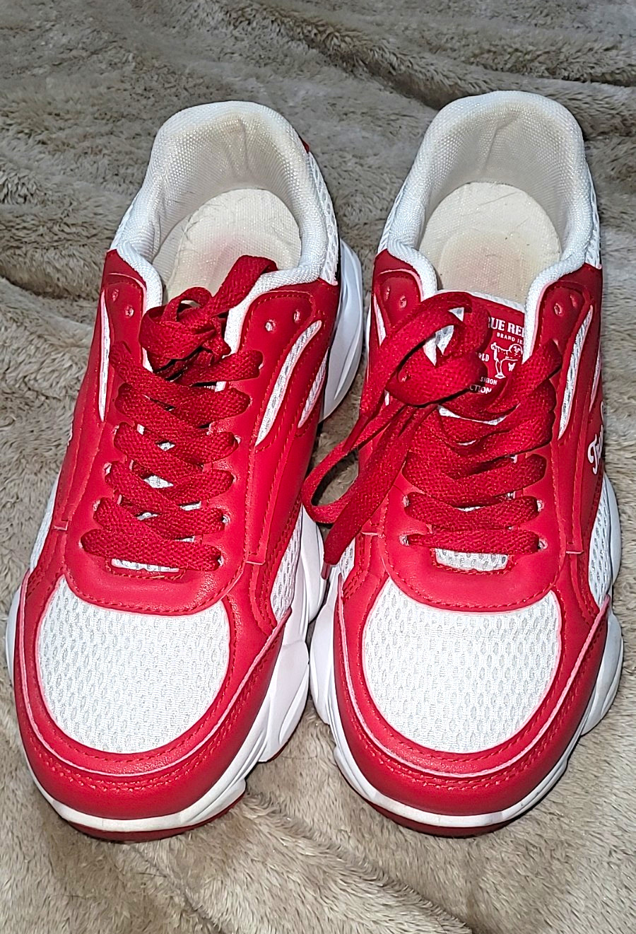 True Religion Red/White Lace-Up Low Top Athletic Sneakers Logo Wing Graphic True Religion Red/White Lace-Up Low Top Athletic Sneakers Logo Wing Graphic