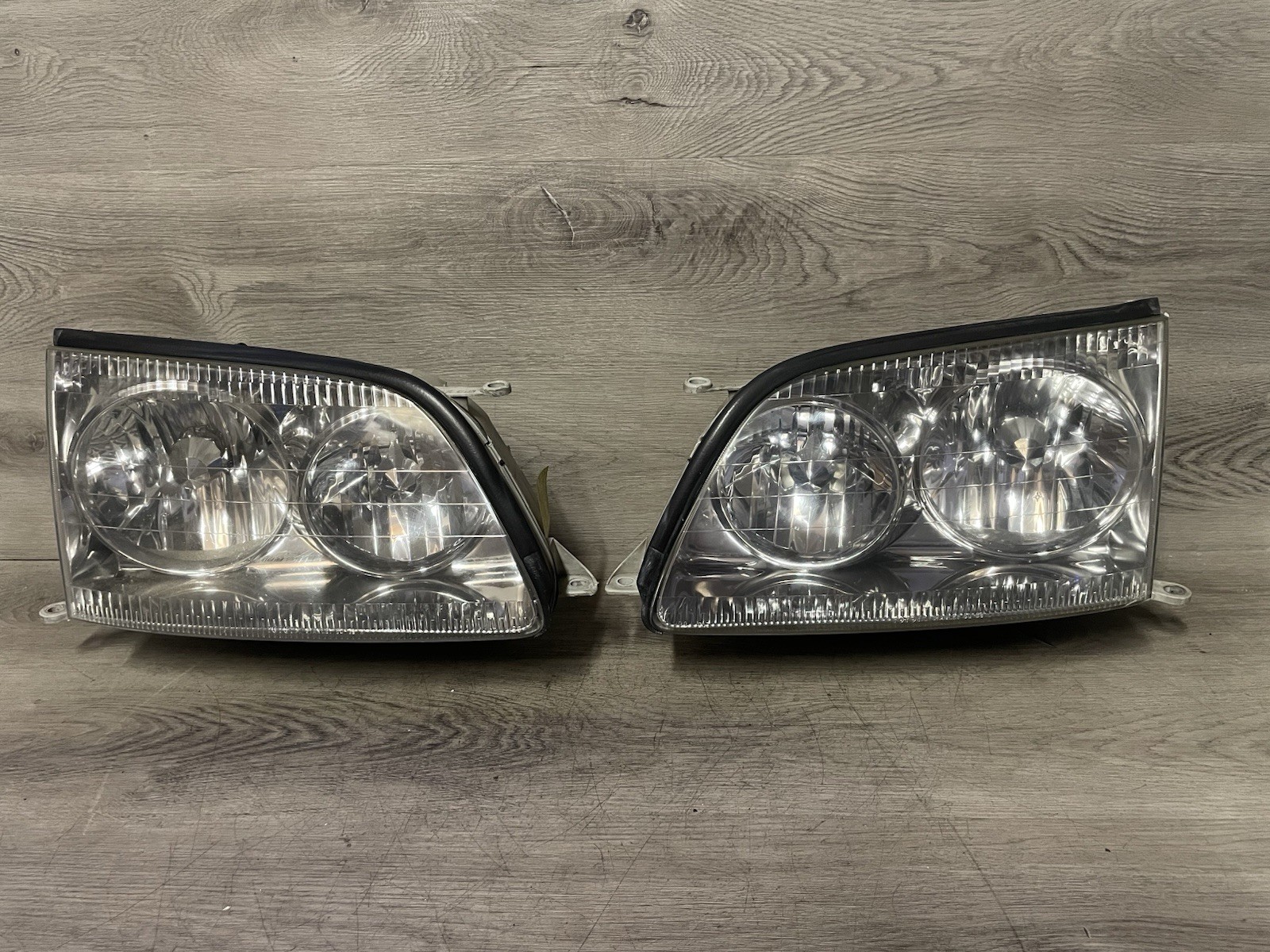 98-00 Lexus LS400 Xenon HID Headlights 98-00 Lexus LS400 Xenon HID Headlights