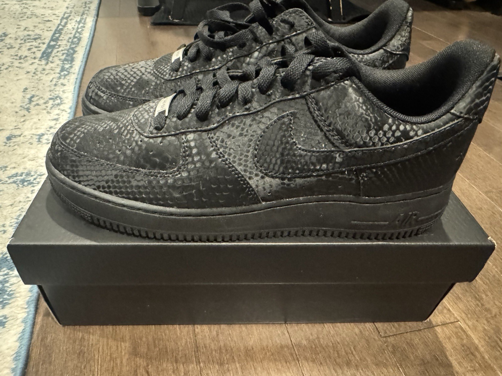 Nike Kobe Bryant x Air Force 1 Low Triple Black/Black IB0018-003 Men\'s Nike Kobe Bryant x Air Force 1 Low Triple Black/Black IB0018-003 Men\'s