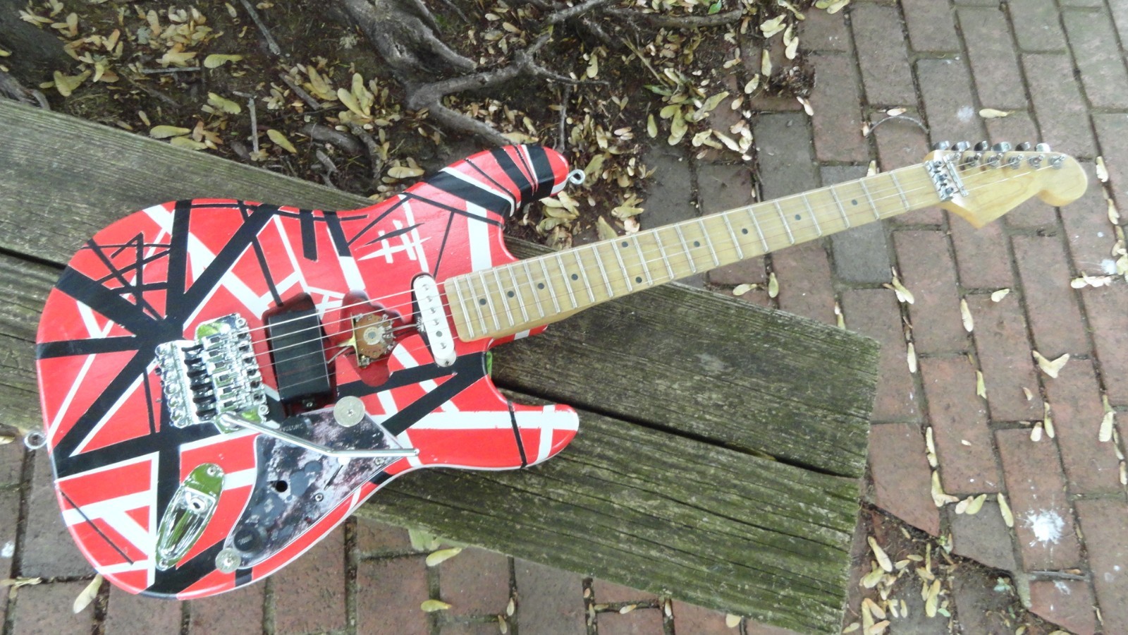 frankenstrat EVH style electric guitar replica