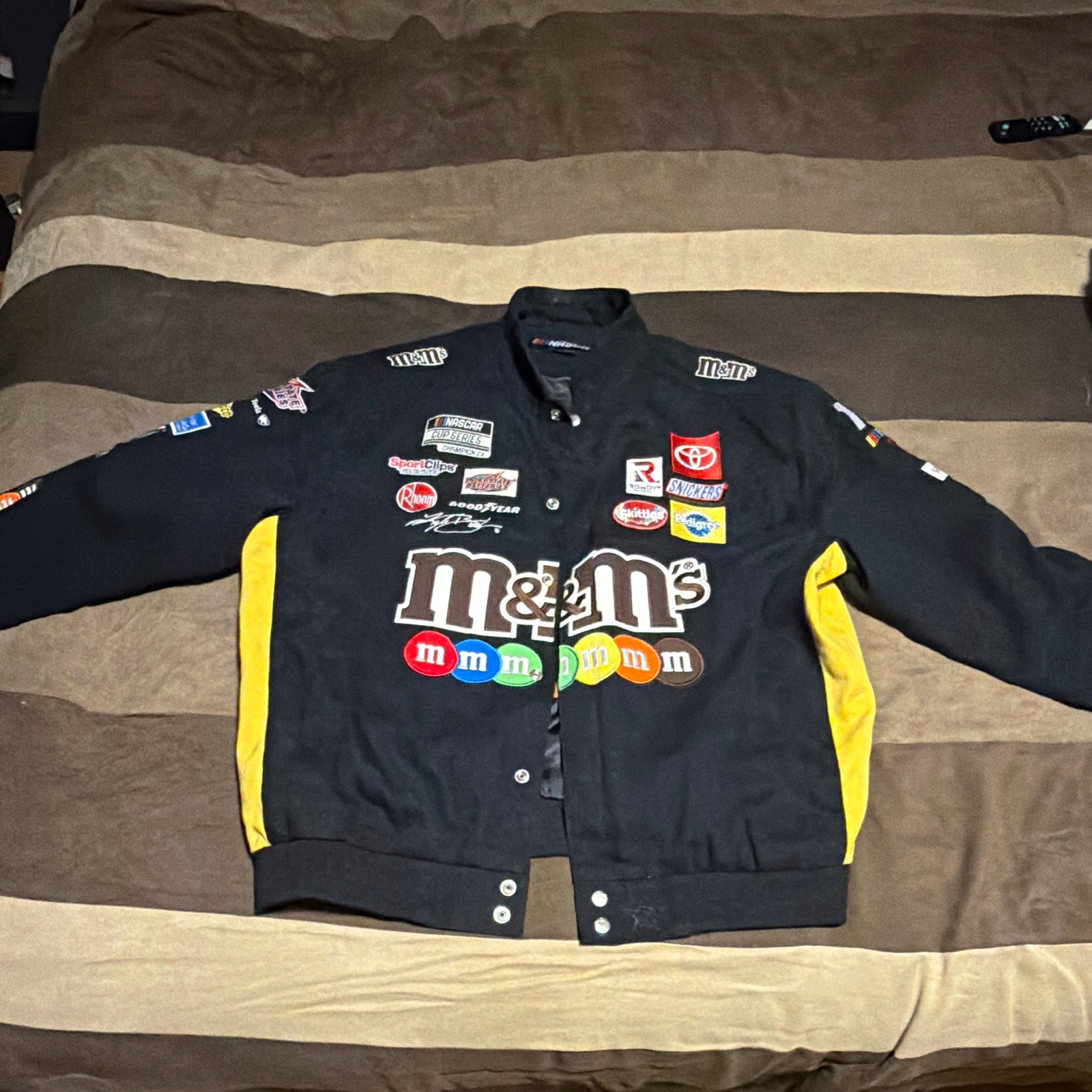 JH Design Kyle Busch #18 M&M\'s Joe Gibbs Racing NASCAR Jacket Black/Yellow XL